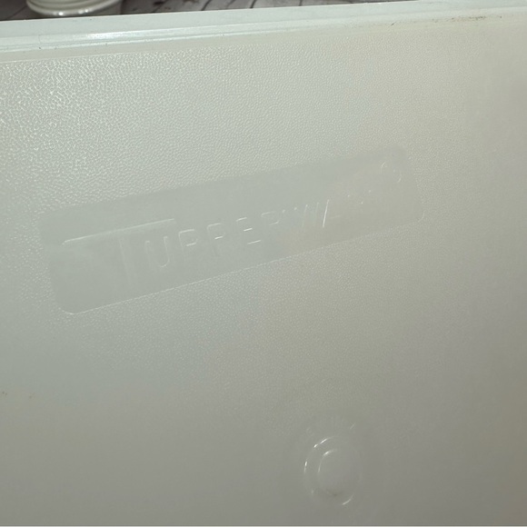 vintage tupperware snack stor large container cold cut keeper white with seal - Picture 6 of 8